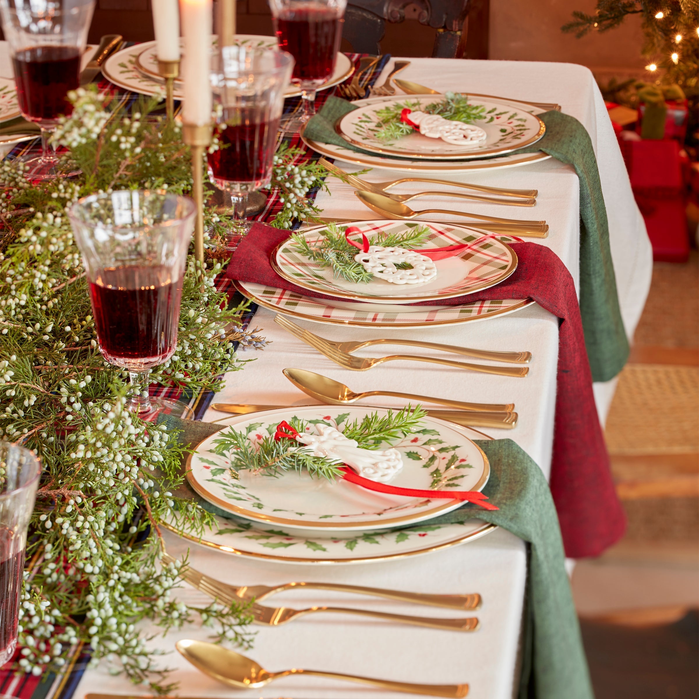Holiday Plaid Dinner Plates - Set of 4