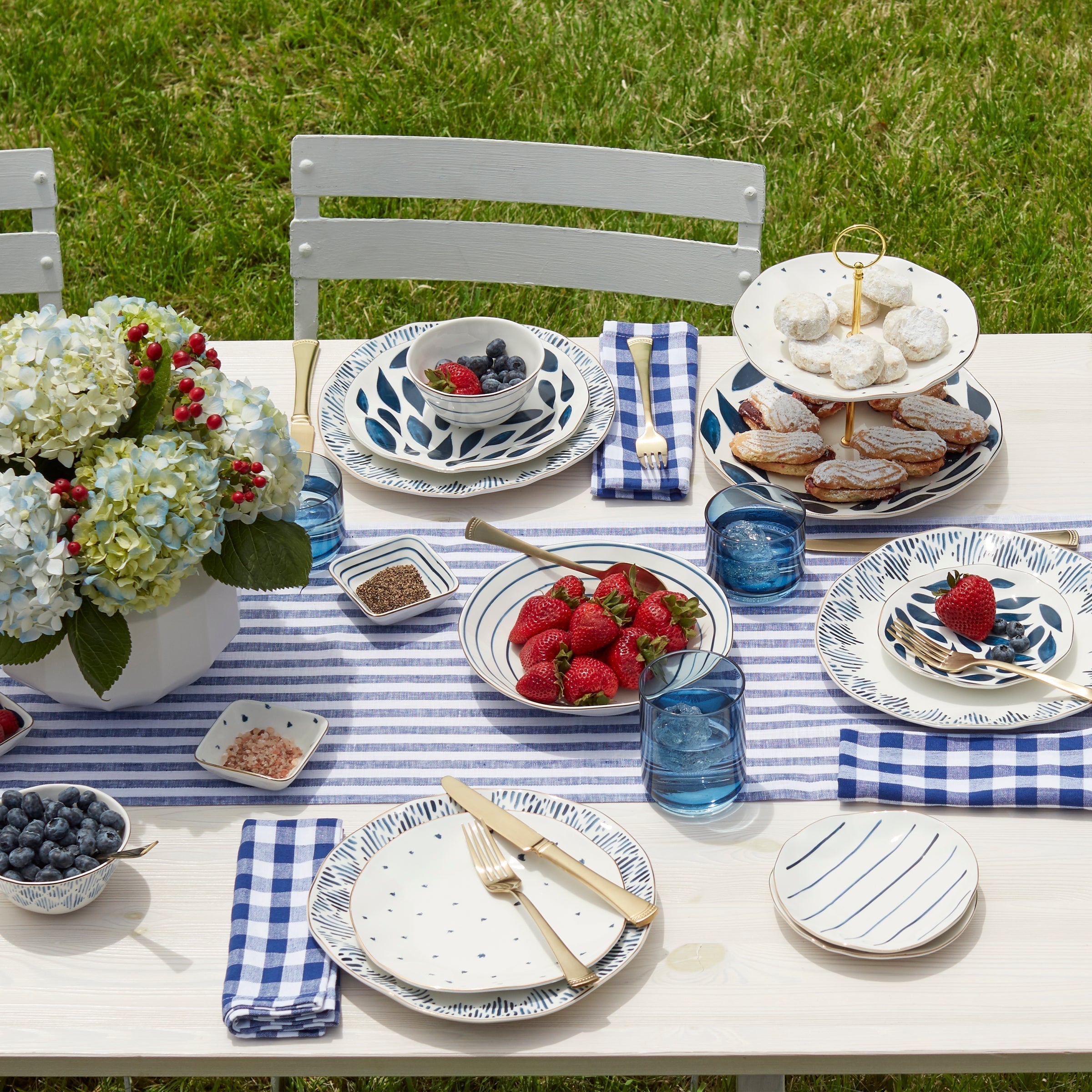 Thekbunny Blue Bay 12-Piece Dinnerware Set