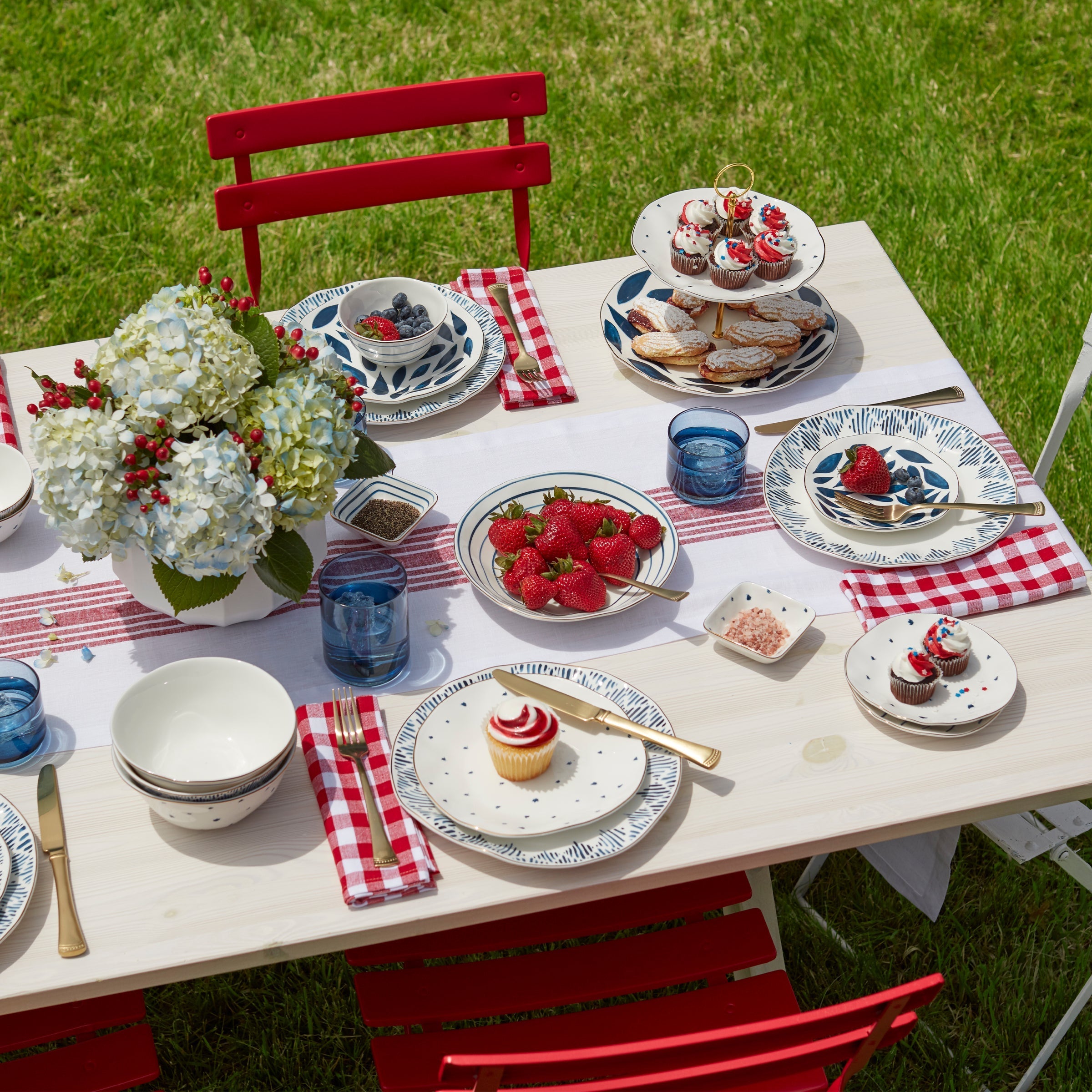 Thekbunny Blue Bay 12-Piece Dinnerware Set