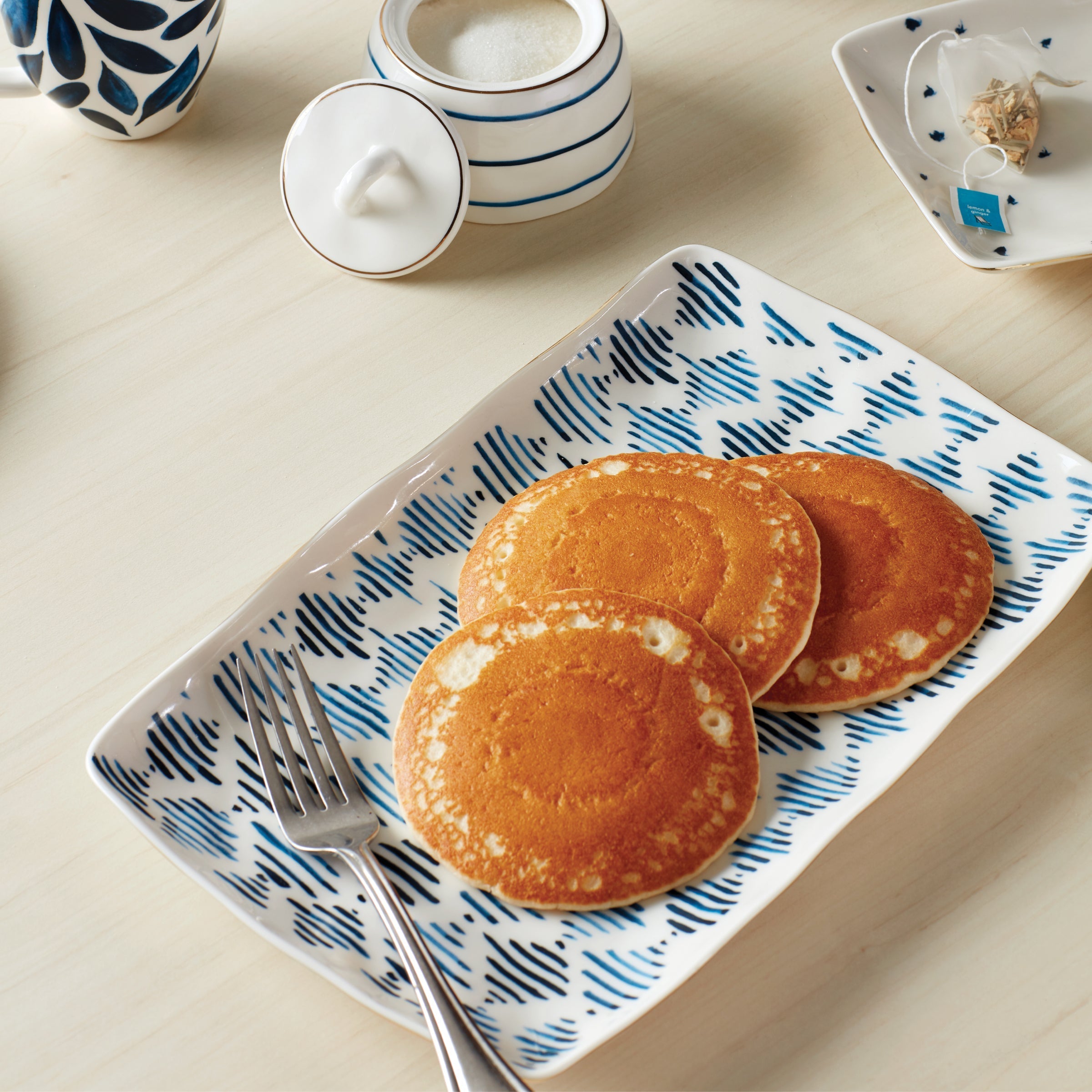 Thekbunny Blue Bay 2-Piece Nesting Platter Set