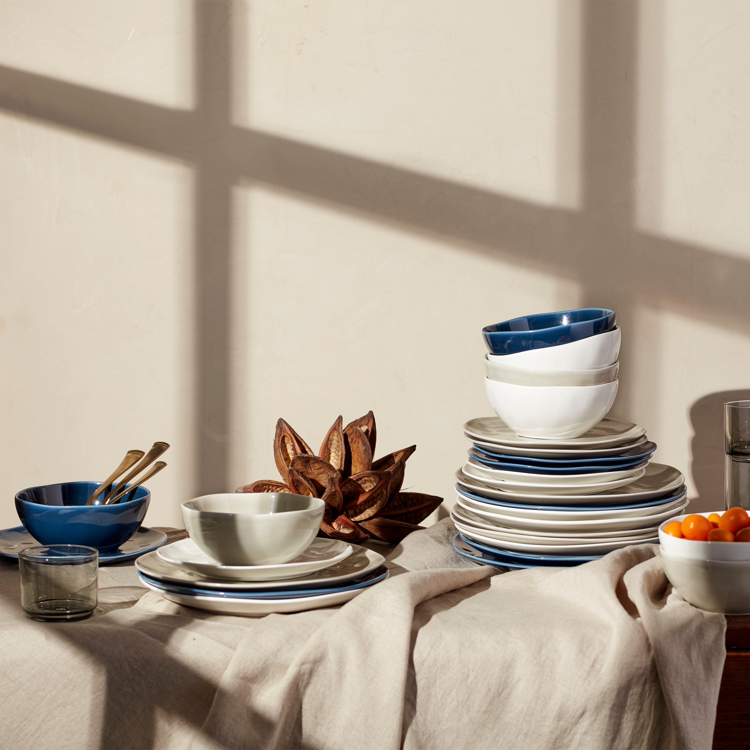 Thekbunny Bay Colors Blue 12-Piece Dinnerware Set