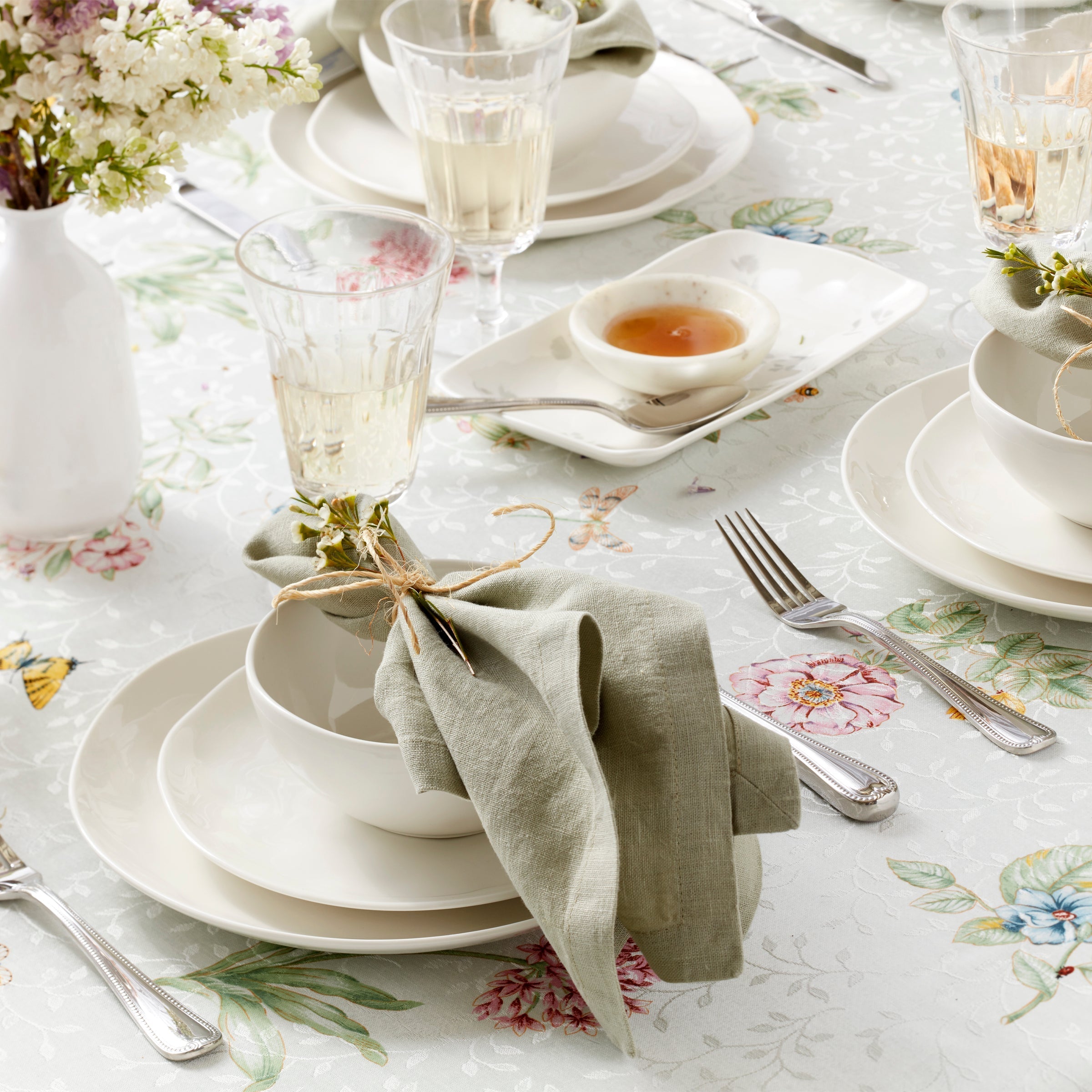 Thekbunny Bay Colors 12-Piece Dinnerware Set, White