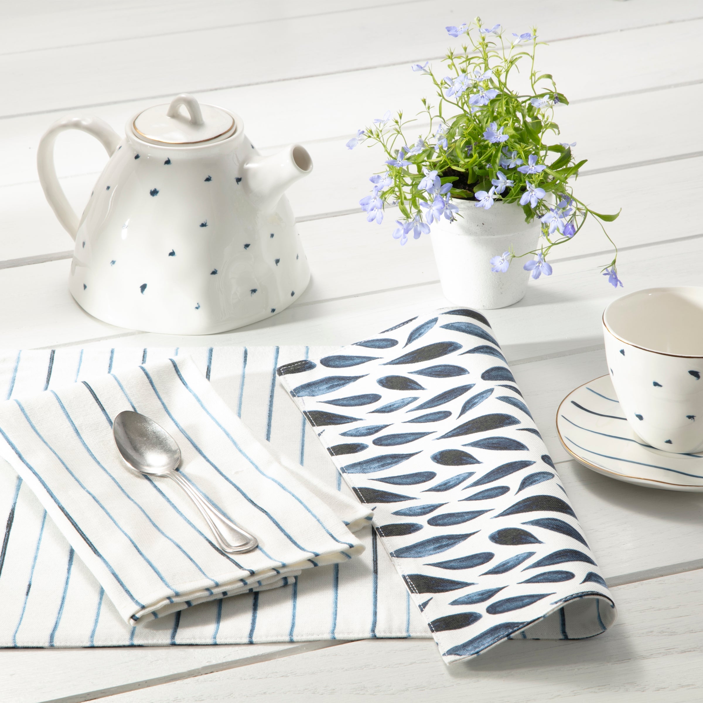 Thekbunny Blue Bay Leaf/Stripe Reversible Placemat