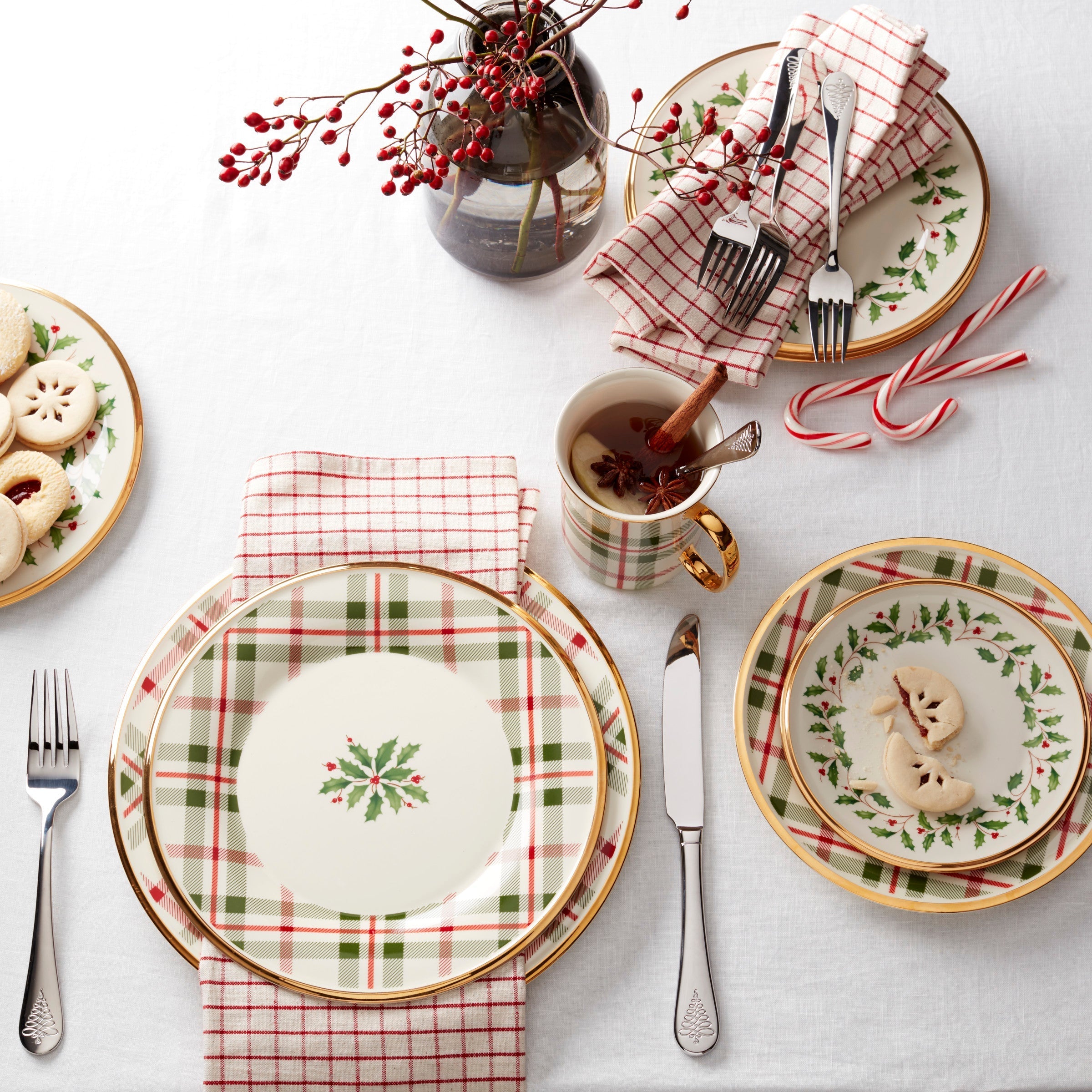 Holiday Plaid Dinner Plates - Set of 4