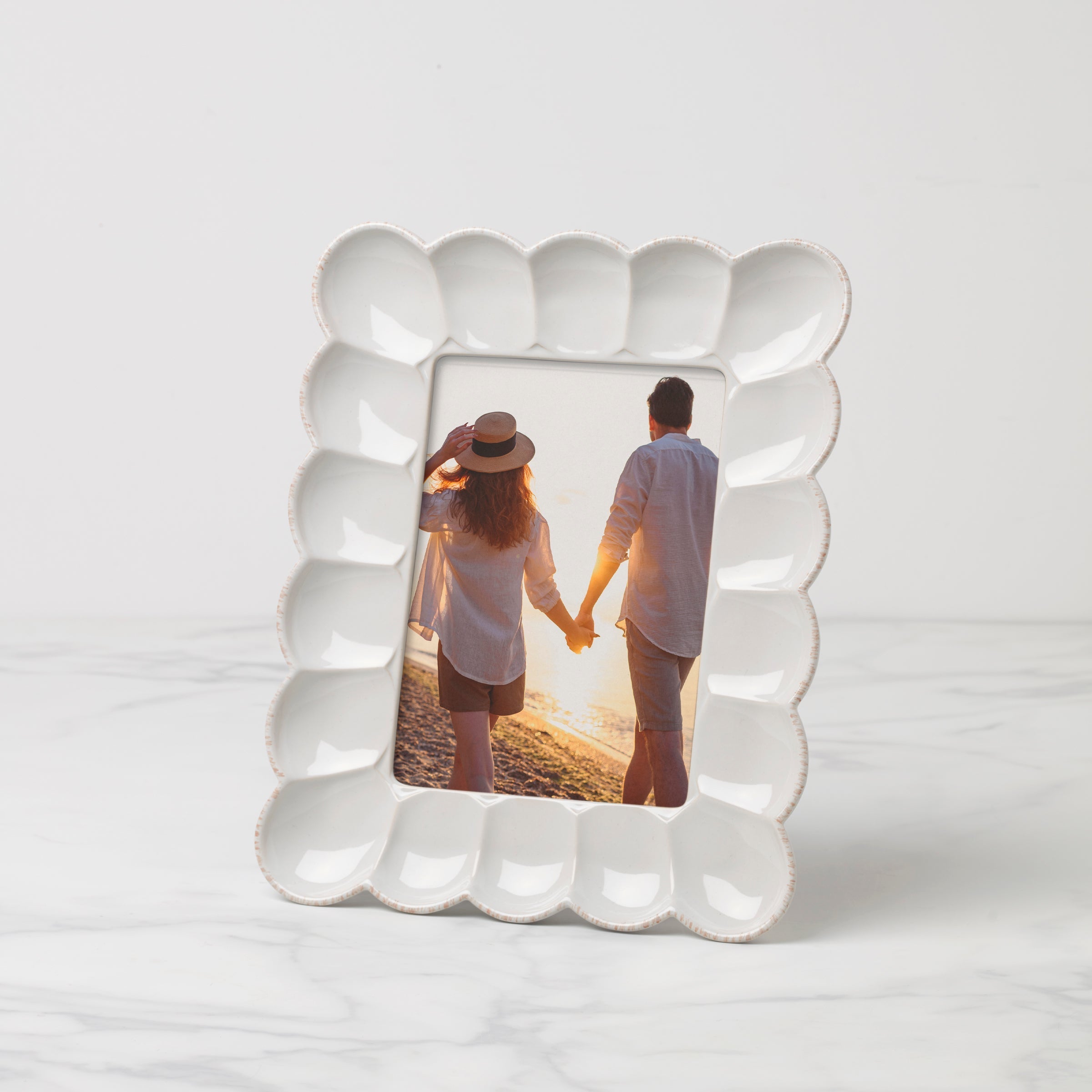 Thekbunny French Perle Scallop 5 x 7 Frame