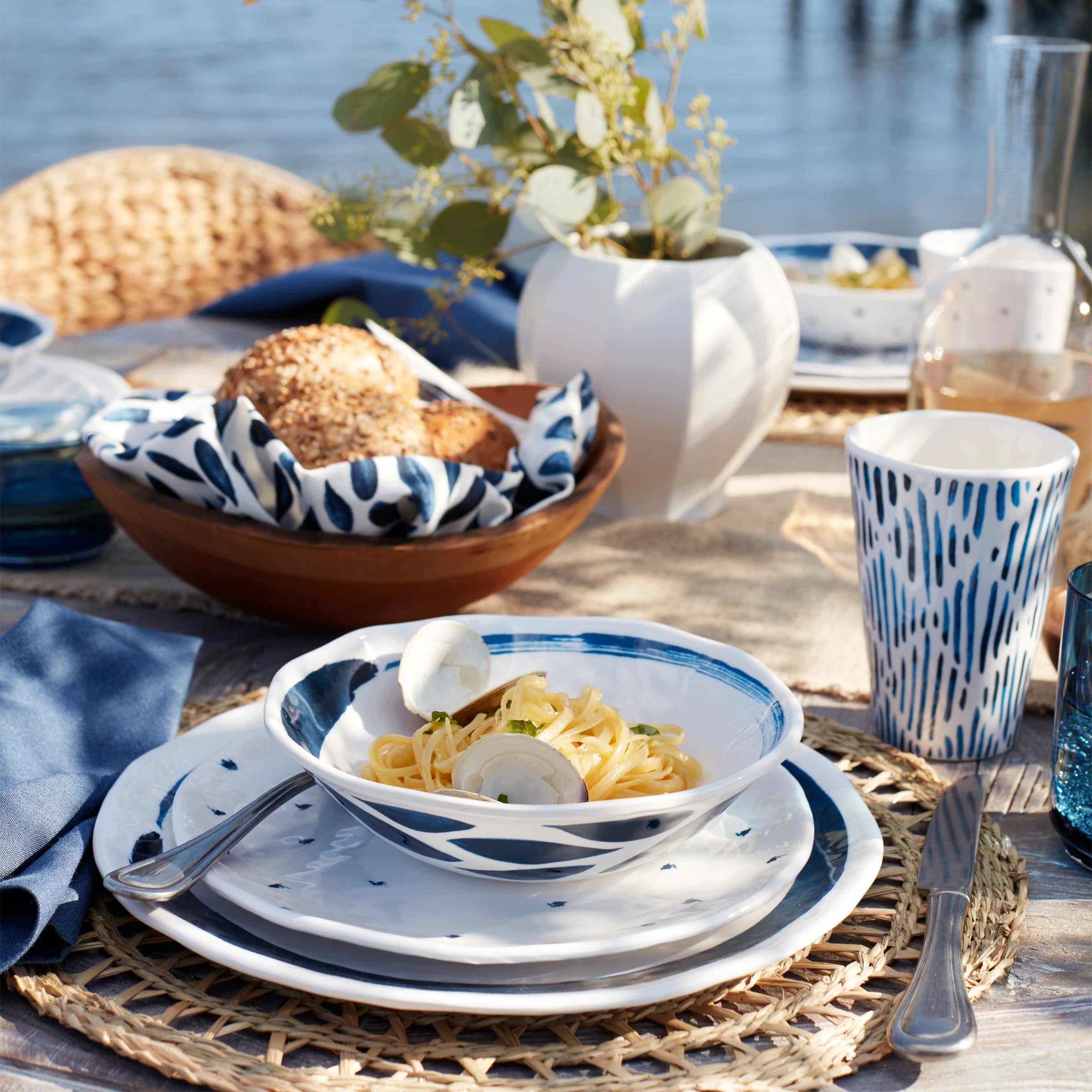 Thekbunny Blue Bay Melamine 16-Piece Dinnerware Set