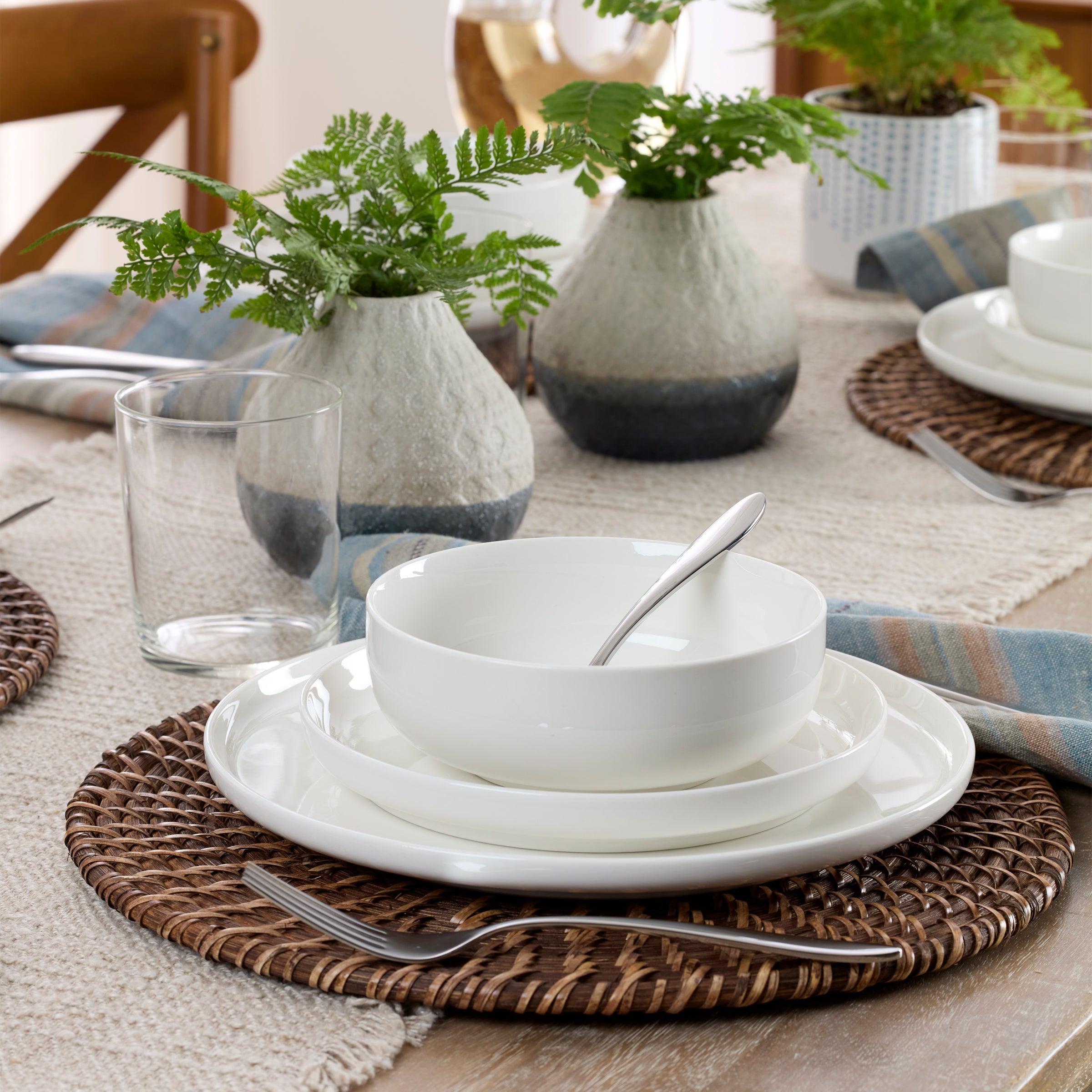 Thekbunny 24 Seven White 24-Piece Dinnerware Set