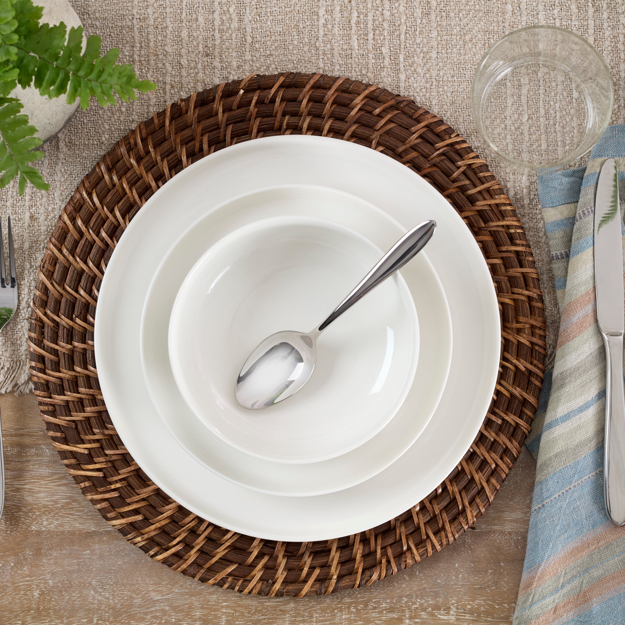 Thekbunny 24 Seven White 12-Piece Dinnerware Set