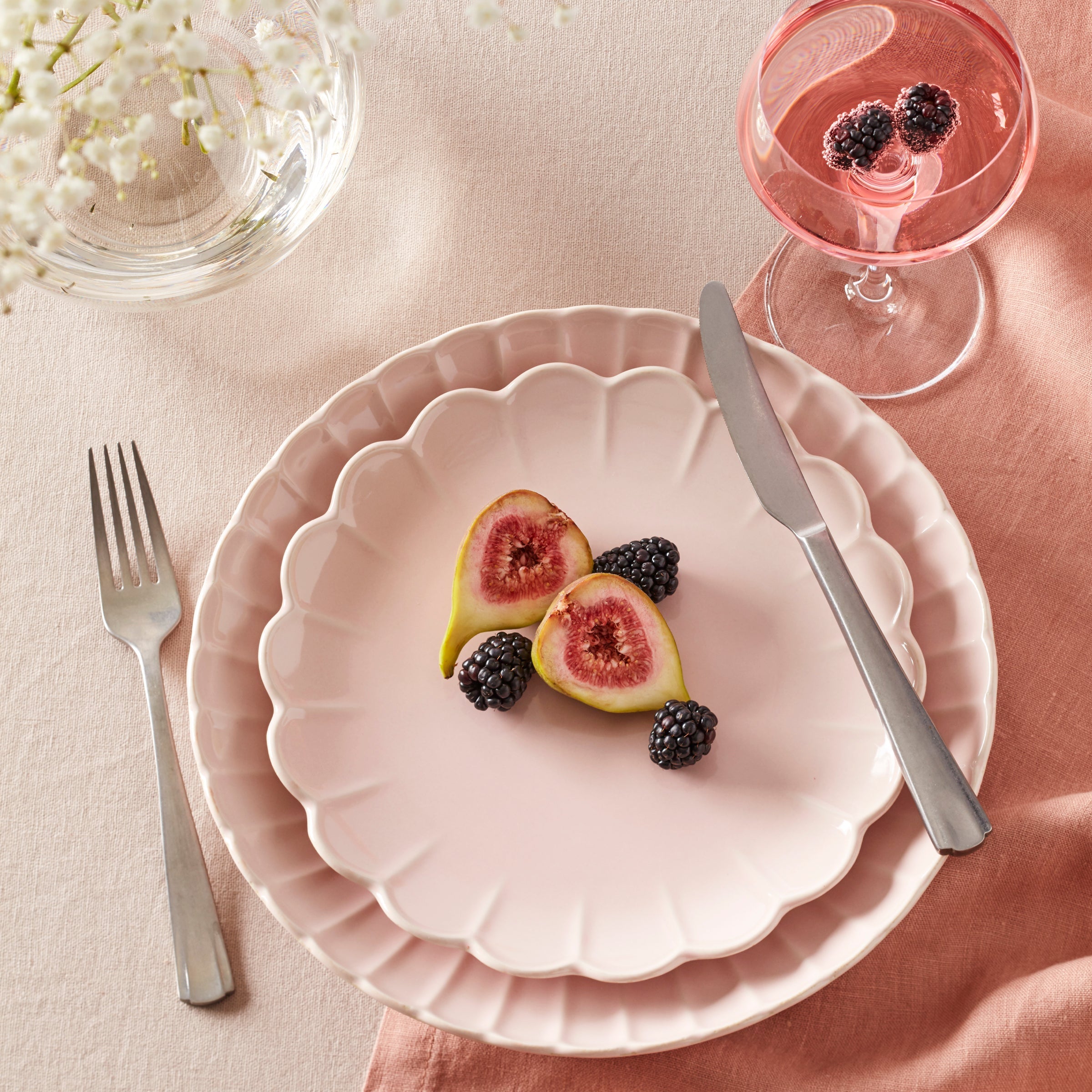 Thekbunny French Perle Scallop Blush 12-Piece Dinnerware Set